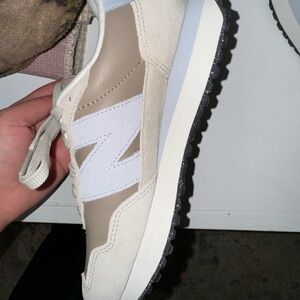 Size 7.5 women’s New balance 237 blue and light brown